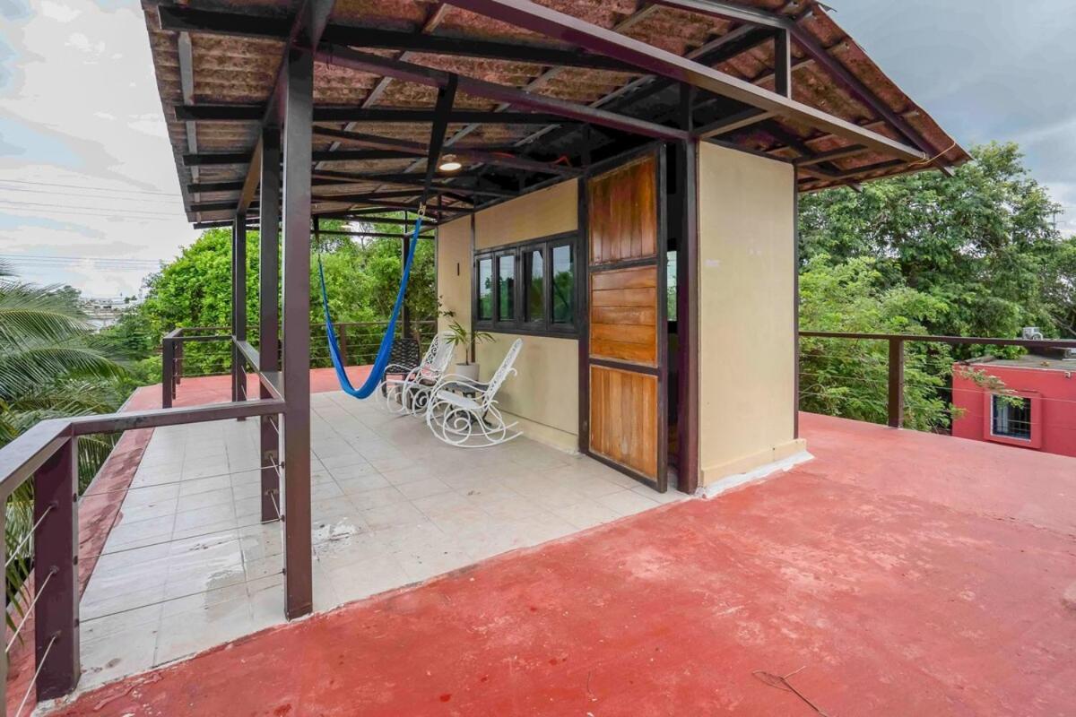 Сasa de vacaciones Urbana Familiar Con Piscina En *
